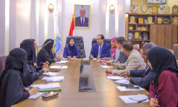 وزيرا التخطيط والشباب والرياضة يناقشان تمويل إعادة تأهيل المنشآت الرياضية بعدن